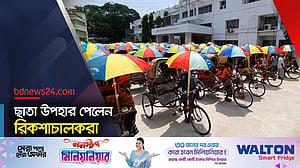 রিকশাচালকদের পাশে ফরিদপুর জেলা প্রশাসন