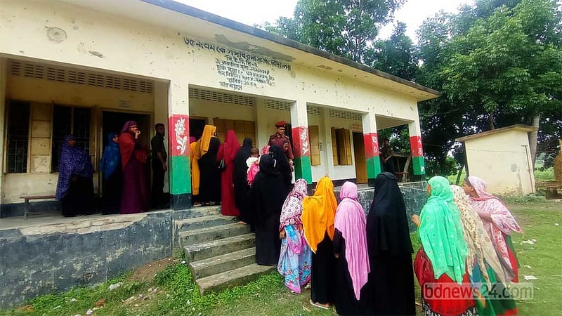 প্রথম চার ঘণ্টায় ভোট পড়েছে ২০ শতাংশের নিচে