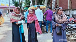 পেনশন স্কিমে নিবন্ধন না করলে আশ্রয়ণের ঘর বাতিলের ‘হুমকি’