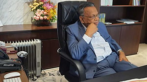 দেবপ্রিয় ‘বিরোধী পক্ষের’ লোক: অর্থমন্ত্রী