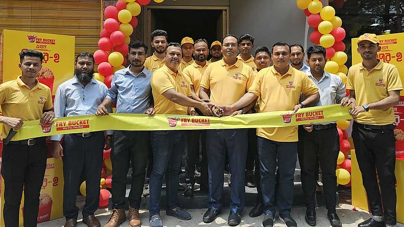 রাজধানীতে ফ্রাই বাকেটের ৩ বিক্রয়কেন্দ্র চালু