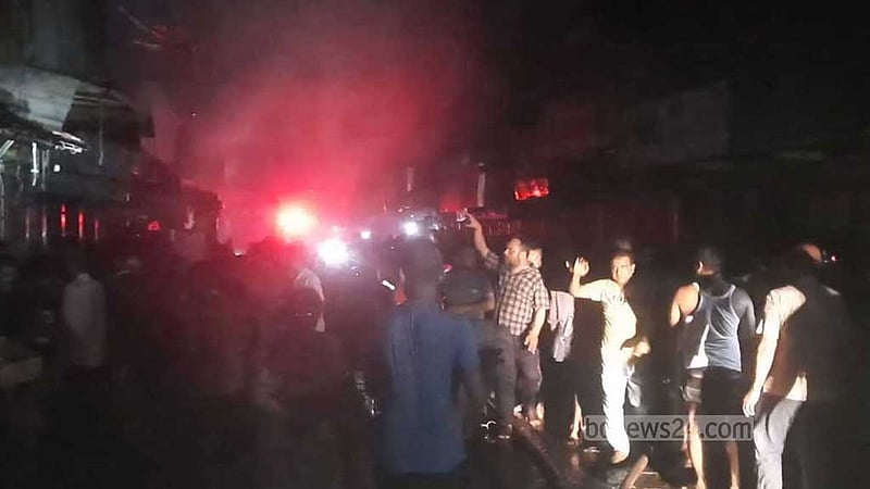 গাইবান্ধায় আগুনে পুড়েছে ১০ দোকান
