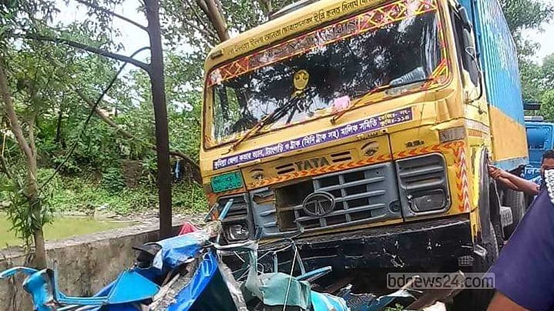 গাজীপুরে কভার্ডভ্যান চাপায় পোশাক শ্রমিক নিহত