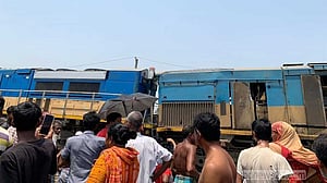গাজীপুরে দুর্ঘটনা: ট্রেন চলাচল শুরু, বরখাস্ত ৩