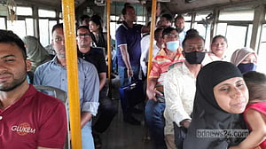 টঙ্গী-দিয়াবাড়ি রুটে যাত্রীদের ‘কষ্ট লাঘব করছে’ বিআরটিসির শাটল বাস