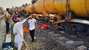 গাজীপুরে ট্রেন দুর্ঘটনা: ৫ ঘণ্টা পর উদ্ধার কার্যক্রম শুরু