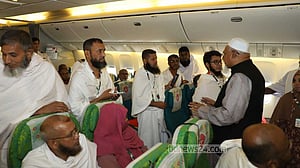 ৪১৫ যাত্রী নিয়ে সৌদি গেল প্রথম হজ ফ্লাইট