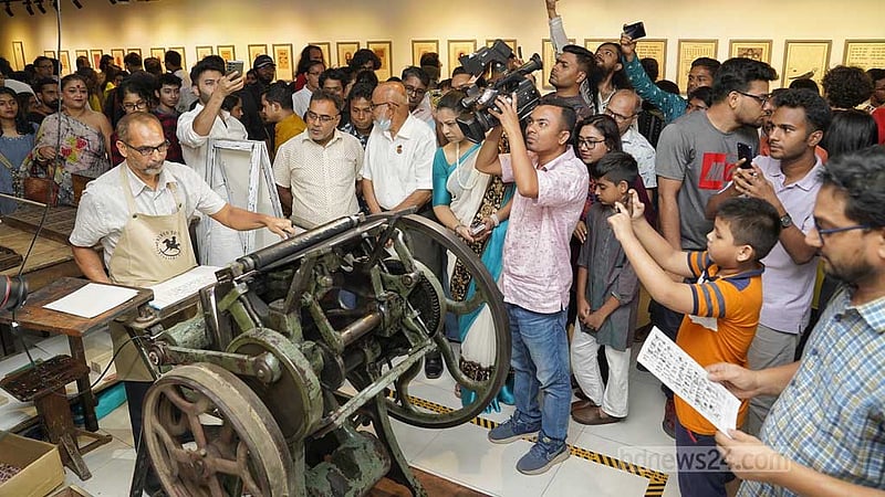 সব্যসাচী হাজরার 'প্রাইমার টু প্রেস': ফিরে দেখা সুবর্ণ অতীত