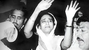 শেখ হাসিনা: সব হারানোর দেশে ফিরে যেভাবে শীর্ষে আরোহণ