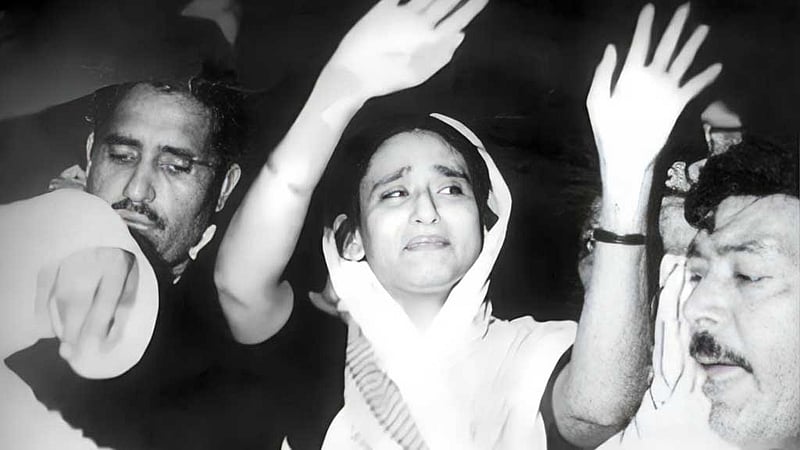 শেখ হাসিনা: সব হারানোর দেশে ফিরে যেভাবে শীর্ষে আরোহণ