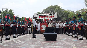 রাষ্ট্রীয় সম্মানে কমরেড রনোকে শেষ বিদায়