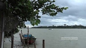 ঘূর্ণিঝড় রেমালের প্রভাবে ঝালকাঠিতে নদীর পানি বৃদ্ধি