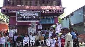আনার হত্যাকারীদের ফাঁসির দাবি স্থানীয় নেতা-কর্মীদের