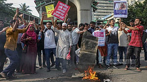 চাকরিতে ঢোকার বয়সসীমা ৩৫ প্রত্যাশীদের শাহবাগ অবরোধ, আটক ১৩