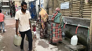 বছরের পর বছর যায়, জুরাইনে পানির কষ্ট যায় না