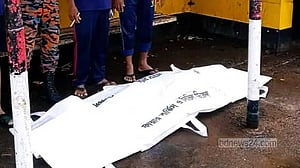 খুলনায় ফেরিঘাটের পন্টুন থেকে পড়ে নিখোঁজ শিশুর লাশ উদ্ধার