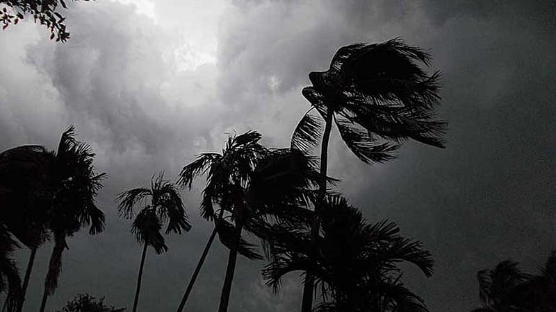 রেমাল: পশ্চিমবঙ্গে ঝড়বৃষ্টি-জলাবদ্ধতা, একজনের মৃত্যু