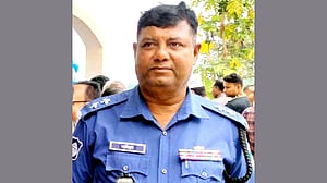 কুষ্টিয়ায় ট্রেনে কাটা পড়ে দ্বিখণ্ডিত পুলিশ কর্মকর্তা