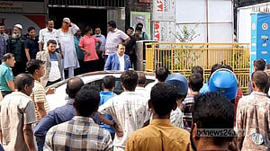 বেতন বকেয়া: বিক্ষোভের মুখে কারখানা মালিক ছুটলেন প্রতিমন্ত্রীর কাছে