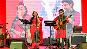 গানে-সুরে ছুটছে ডাবল ইঞ্জিনের ‘লোপা-জয় এক্সপ্রেস’