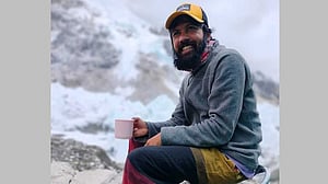এভারেস্টের পর লোৎসে জয়, অনন্য উচ্চতায় বাবর আলী