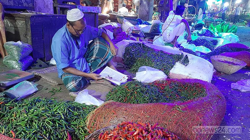 মরিচের ঝাঁঝ বাজারে