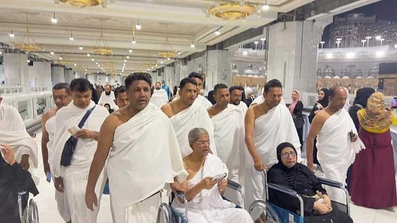 সস্ত্রীক ওমারহ পালন করলেন মির্জা ফখরুল