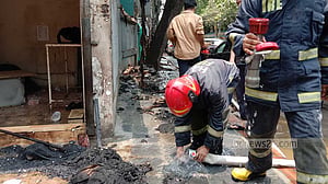 সিদ্ধেশ্বরীর মনোয়ারা হাসপাতালে আগুন, রোগীদের মধ্যে আতঙ্ক