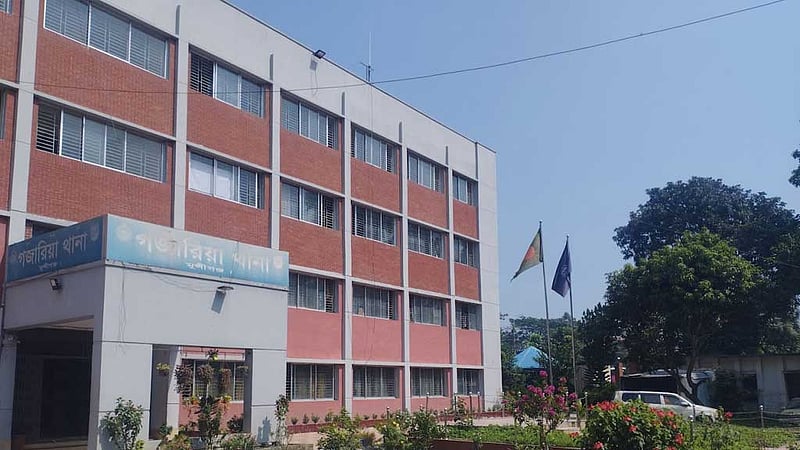 মুন্সীগঞ্জে গরু বলে ঘোড়ার মাংস বিক্রি, জবাই করা ১২ ঘোড়া উদ্ধার