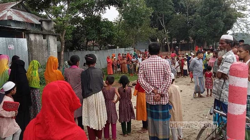 কুকুরের পাল কামড়ে বের করে ফেলে নাড়ি-ভুঁড়ি, পরে মৃত্যু