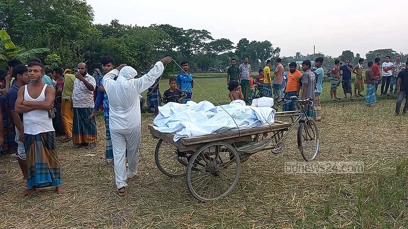 শিয়াল টেনে বের করল শিশুর লাশ, পরে মিলল আরও দুই মরদেহ