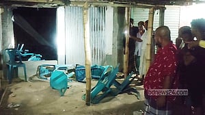 নরসিংদীতে চেয়ারম্যান প্রার্থীর নির্বাচনি ক্যাম্পে হামলা-ভাঙচুর