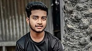 নাটোরে ট্রাক্টর উল্টে প্রাণ গেল স্কুলছাত্রের