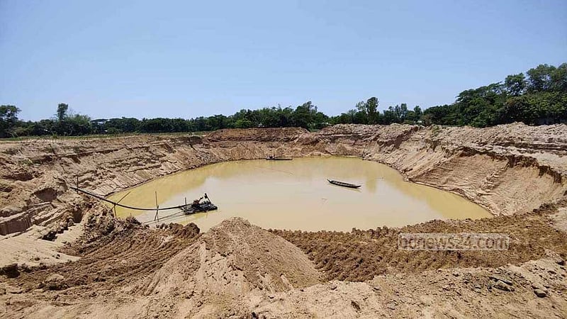 কৃষি জমি থেকে মাটি তোলায় লাখ টাকা জরিমানা