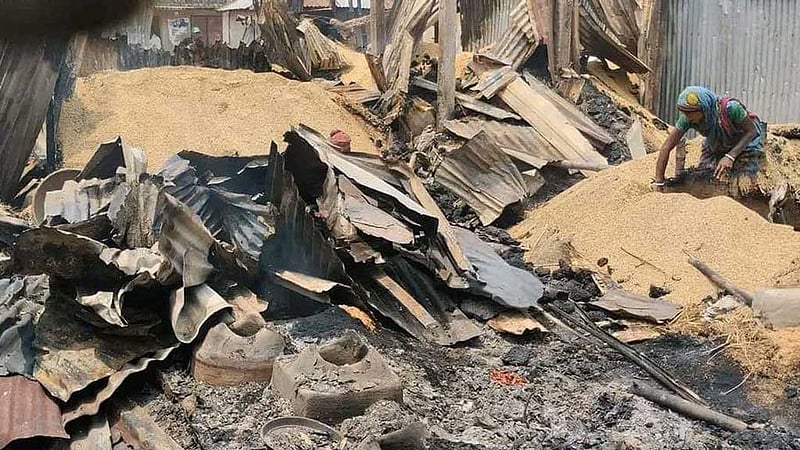 নেত্রকোণায় আগুনে পুড়েছে ‘চার হাজার মণ’ ধান, ৭ ঘর