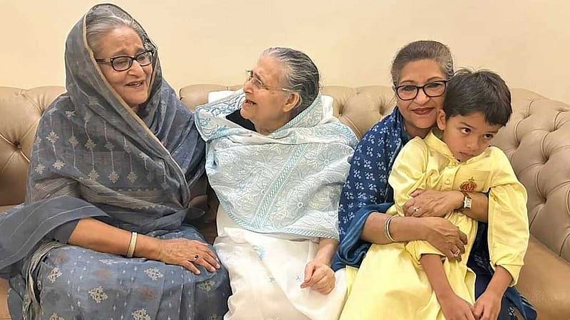 ফুপাত বোনকে দেখতে নিক্সন চৌধুরীর বাসায় শেখ হাসিনা