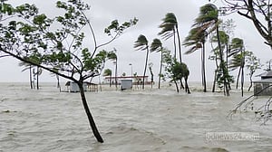ঘূর্ণিঝড় রেমাল: হাতিয়ার ১৫ গ্রাম প্লাবিত, পানিবন্দি হাজারো মানুষ