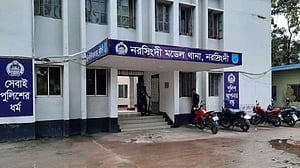 নরসিংদীতে দুপক্ষের সংঘর্ষে পুলিশসহ গুলিবিদ্ধ ৪