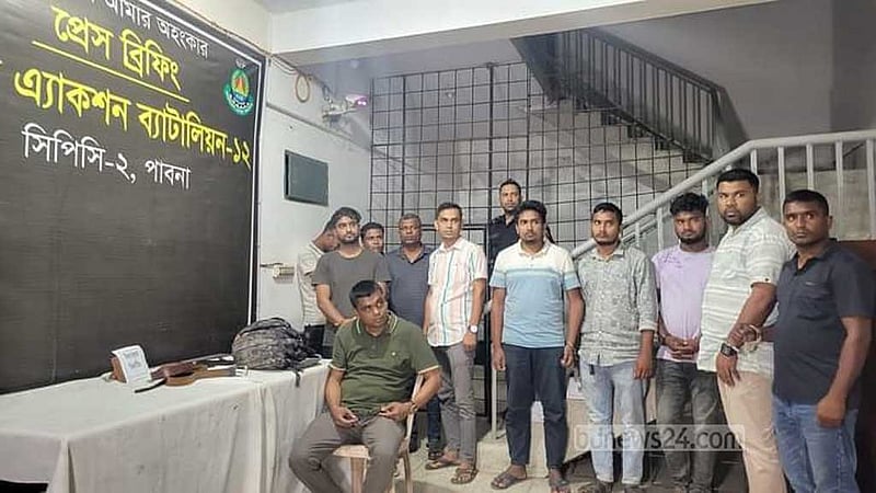 পাবনায় ২২ লাখ ৮২ হাজার টাকাসহ চেয়ারম্যান প্রার্থী আটক