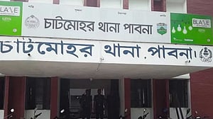 পাবনায় জমজ বোনকে হাতুড়িপেটার অভিযোগ ছাত্রলীগ নেতার বিরুদ্ধে