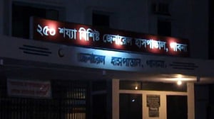 পাবনায় পুলিশ-চেয়ারম্যান প্রার্থীর সমর্থকদের সংঘর্ষ, ২ গুলিবিদ্ধসহ আহত ১০