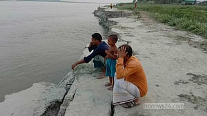 বর্ষার আগে যমুনায় ভাঙন, বিলীন হচ্ছে বসতভিটা-জমি