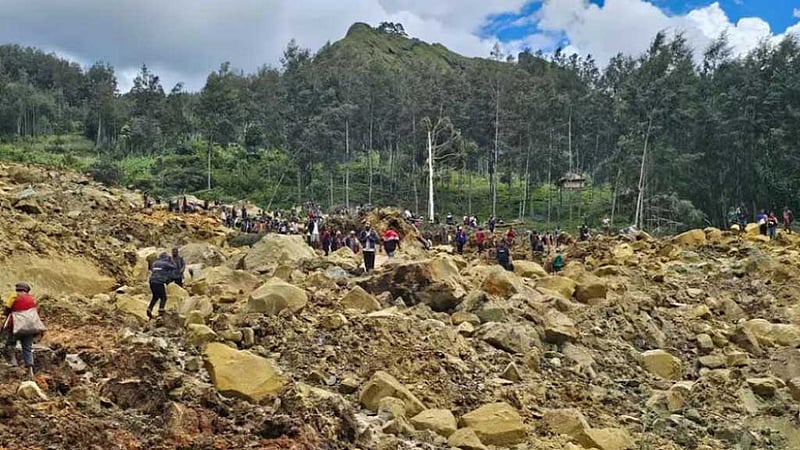 পাপুয়া নিউ গিনিতে ভূমিধস, চাপা পড়েছে অন্তত ৩০০