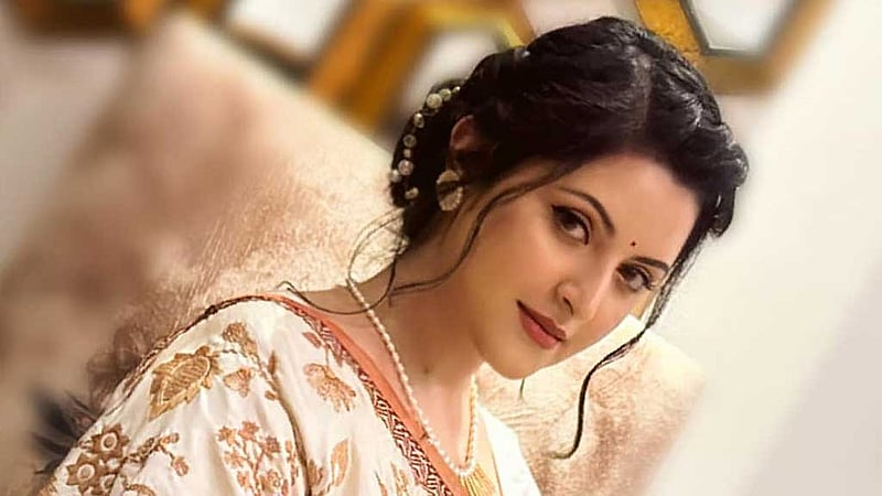 দত্তক নিয়ে মেয়ের মা হলেন পরীমনি