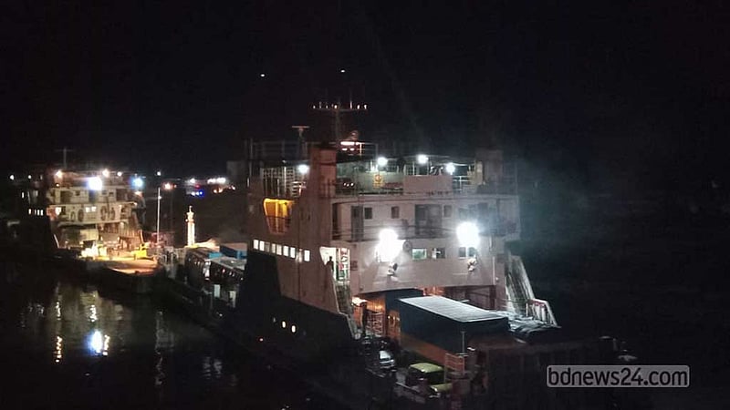 ঘূর্ণিঝড় রেমাল: দৌলতদিয়া-পাটুরিয়া নৌরুটে ফেরি বন্ধ