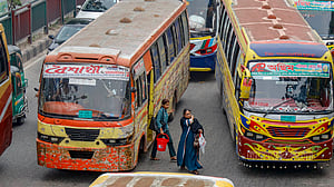 ঝুঁকিপূর্ণ বাসযাত্রা