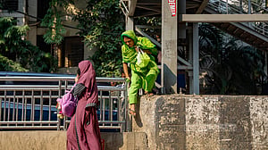 ঝুঁকি জেনেও নিচ্ছেন ঝুঁকি