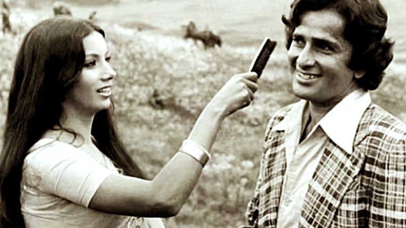 ‘অন্তরঙ্গ’ দৃশ্যে আপত্তি শাবানার, শশী বলেছিলেন ‘স্টুপিড’