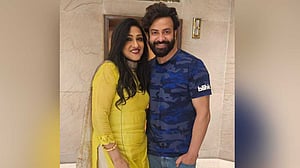 বন্ধু শাকিবের সঙ্গে দেখা ঋতুপর্ণার