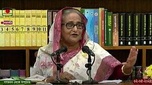 ‘আমাকে উৎখাত করবে, পরে তাহলে কে আসবে’, প্রশ্ন শেখ হাসিনার